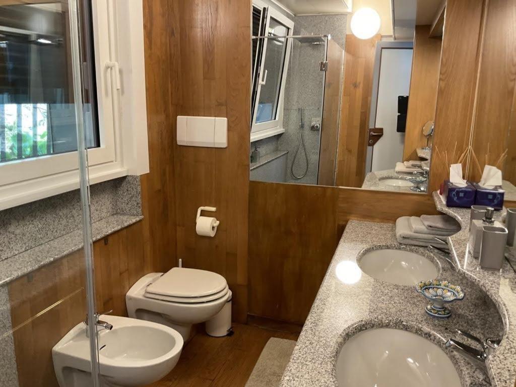 Lakeviewcabin - King Room With Balcony Комо Екстериор снимка
