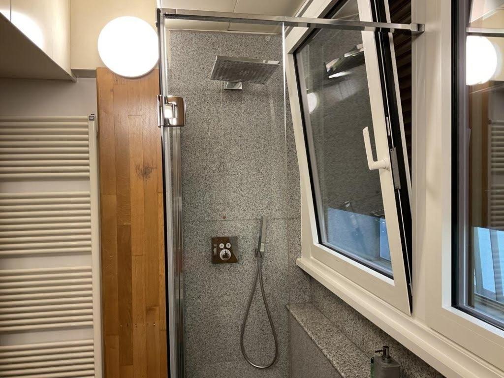 Lakeviewcabin - King Room With Balcony Комо Екстериор снимка